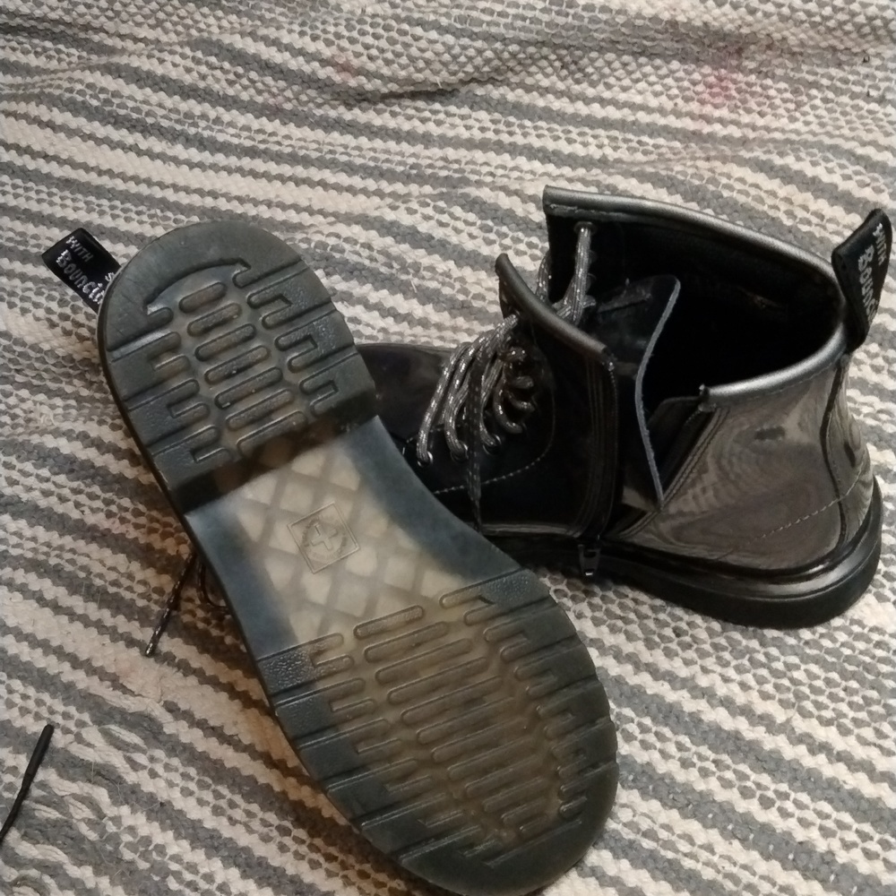 Dr. Martens metallic grey AirWait boots. Size 5 - Picture 2 of 5
